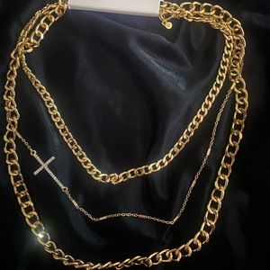Gold necklace from FashionNova. Brand new, never worn.